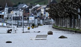 肖尔茨访问遭受洪水袭击的德国北部