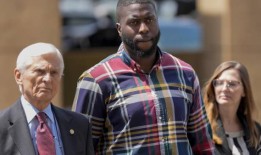 一名前警官作证说，在停车时，蒂尔·尼科尔斯被从车里抢走，他“并不构成威胁”