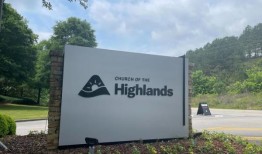 高地教会耗资450万美元开设“牧区康复”中心这是什么？