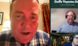 老挝牧师提前向会众赠送了圣诞礼物，并透露了有关赛马的消息