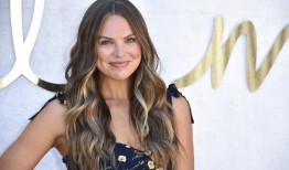 汉娜·布朗“非常幸福”，与交往多年的男友亚当·伍拉德订婚