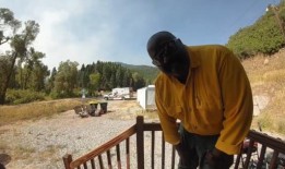 房主用门铃摄像头感谢消防员扑灭采石场大火