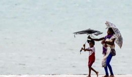 风暴向印度袭来，斯里兰卡四名儿童溺亡