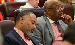 阿拉巴马州共和党众议院发言人在谈论缺席投票法案时击败了民主党人