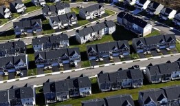 今年春季，美国房地产市场进一步下滑这对购房者和卖家来说意味着什么呢？