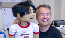 Qui Nguyen写了一部关于他家庭的戏剧主演：他最好的朋友