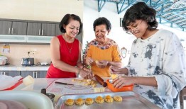 马来西亚的曾祖母在圣诞节用了一个100YO的馅饼食谱