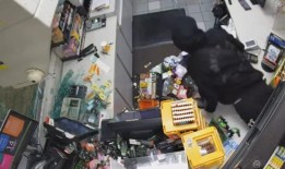 伦顿青少年与同一天的第二起入室盗窃案有关