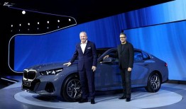 提升至第五维度，全新宝马5系长轴距首次亮相印度，具有无与伦比的空间和豪华舒适性